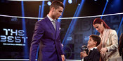 Cute! Ini Ucapan Cristiano Jr ke Ronaldo Usai Menang The Best Cute! Ini Ucapan Cristiano Jr ke Ronaldo Usai Menang The Best