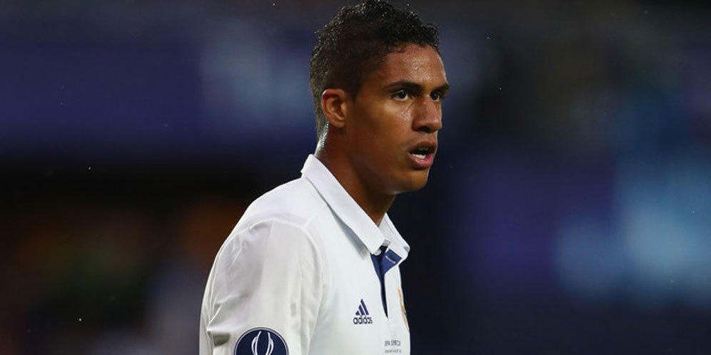 Raphael Varane Absen di El Clasico?