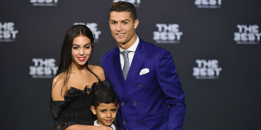 Cristiano Ronaldo Nantikan Bayi Kembar dari Ibu Asal Amerika