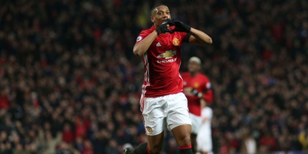 Jatuh Cinta dengan Fans, Martial Ingin Bertahan di MU