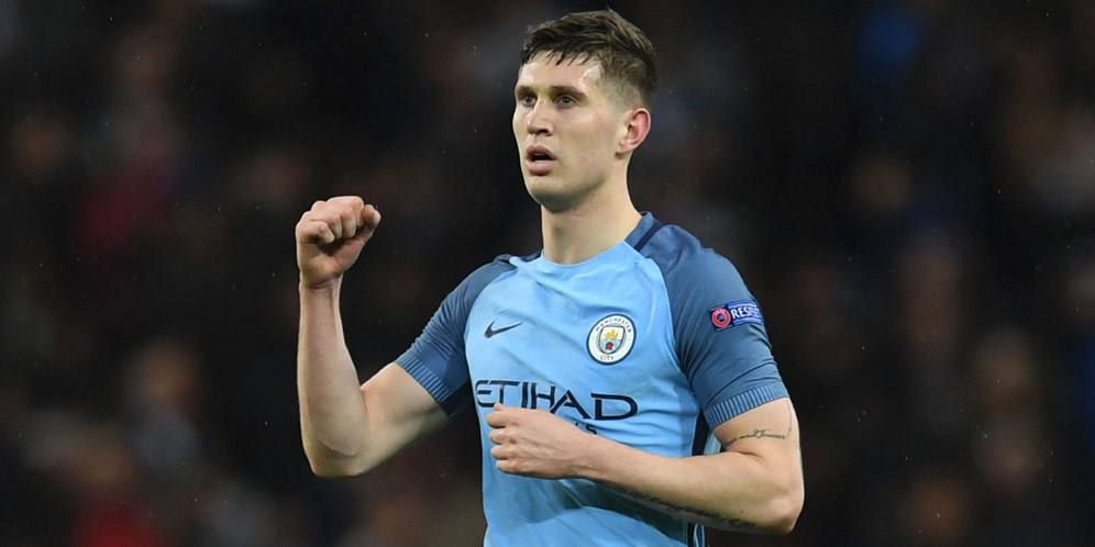 Kompany: Stones Akan Jadi Bek Terbaik Dunia