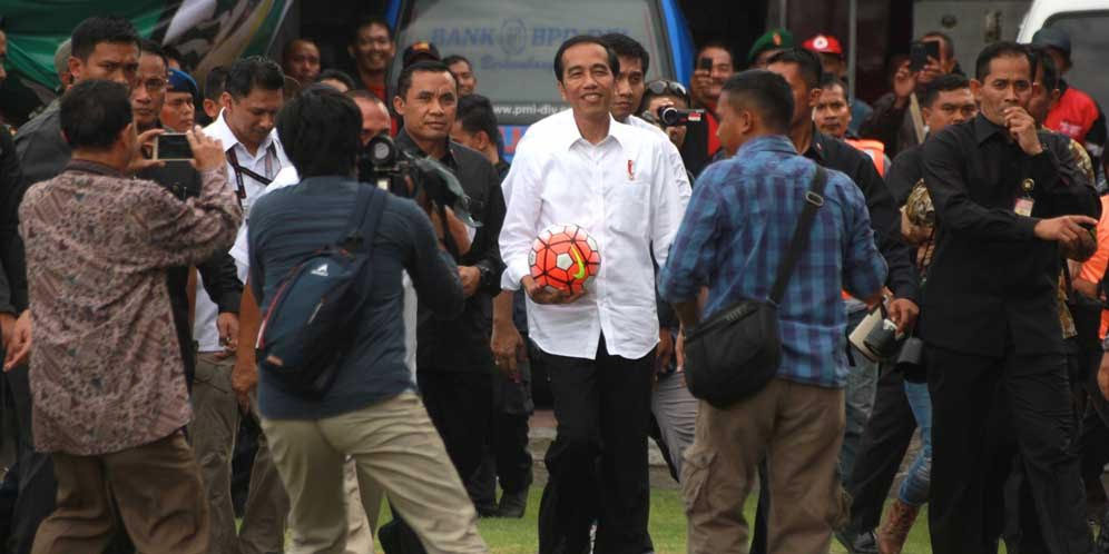 Presiden Jokowi Puas Dengan Duel PSS Sleman vs Persipura Presiden Jokowi Puas Dengan Duel PSS Sleman vs Persipura