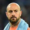 Napoli Masih Belum Ingin Ditinggal Pepe Reina