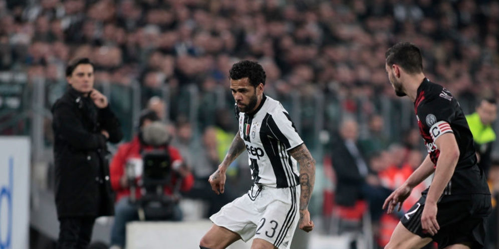 Alves: Juventus Pantas Kalahkan Milan