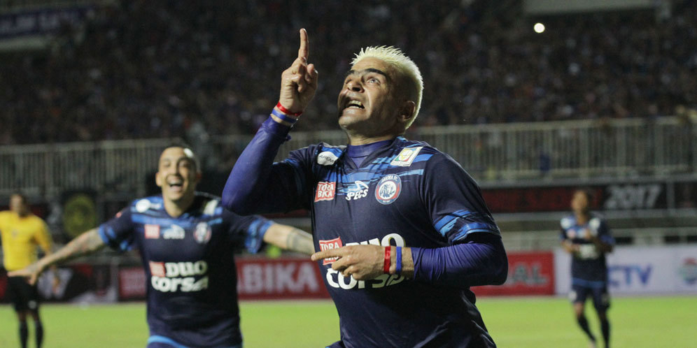 Hattrick El Loco Antar Arema FC Juara Piala Presiden