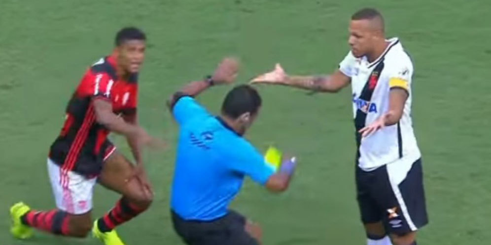 Gara-gara Wasit Diving, Luis Fabiano Dapat Kartu Merah!