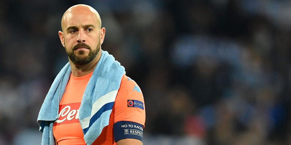 Napoli Masih Belum Ingin Ditinggal Pepe Reina