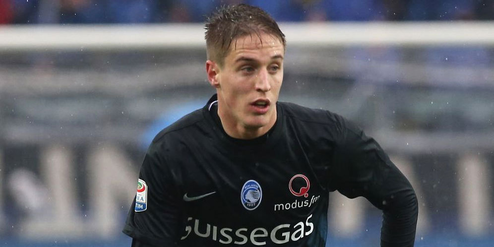 Bek Kanan Atalanta Masuk Radar Barcelona