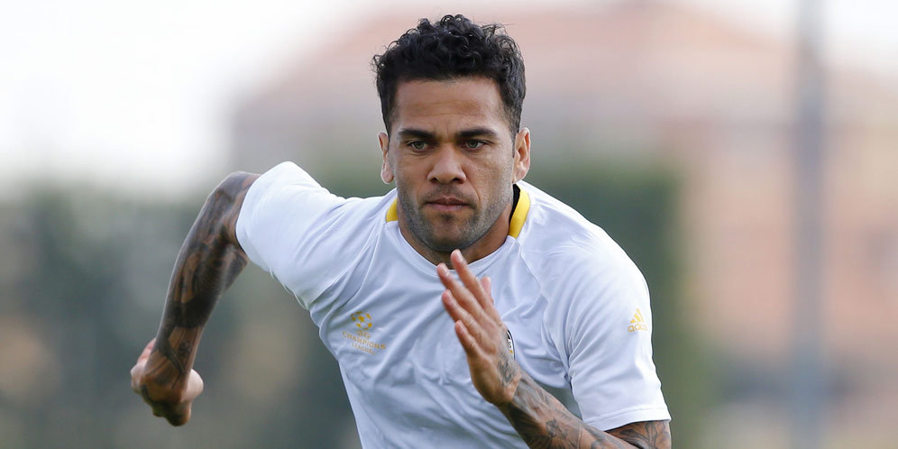 Chelsea Inginkan Dani Alves