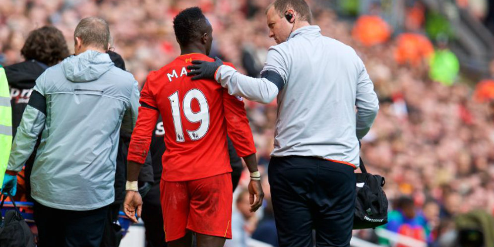 Jika Mane Absen, Neville Yakin Liverpool Rugi Besar