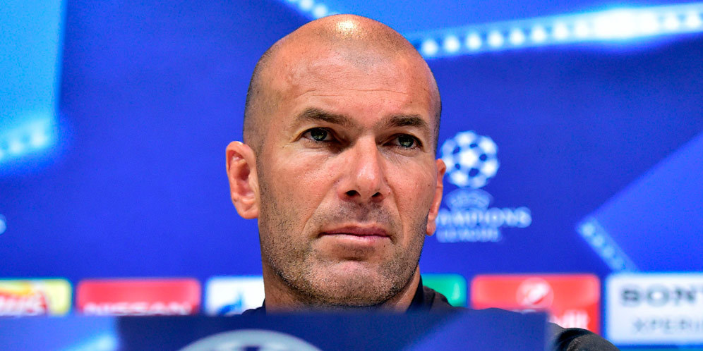 Zidane Terlihat Tak Antusias Sambut Trofi La Liga