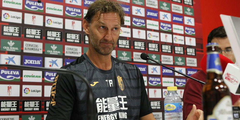 Tony Adams Ingin Hadapi Tim Terbaik Madrid