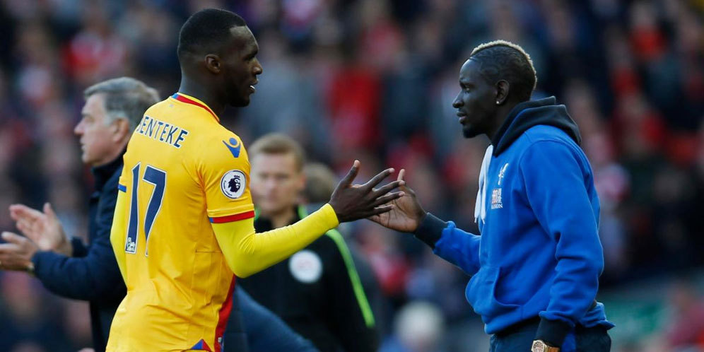 Dilepas Liverpool, Sakho Dibujuk Benteke Bertahan di Palace