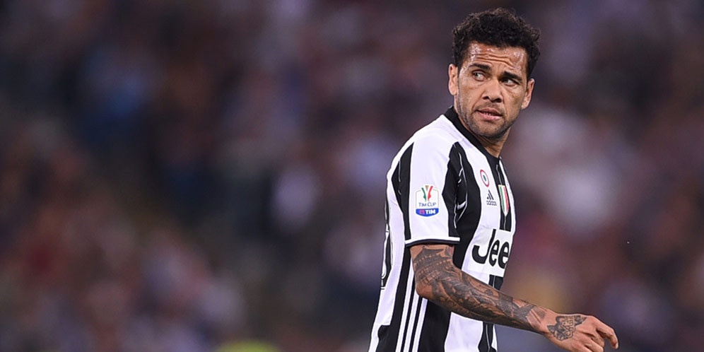 Juara Coppa Italia, Dani Alves Tak Mau Sendirian Dipuji