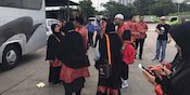 Pakai Baju Oranye, Rombongan Umrah Wali Kota Bogor Jadi Korban Lemparan Batu