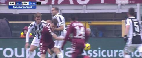 Chiellini hantam Belotti