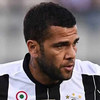 Alves Buka Kans Berpetulang di Inggris