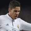 Varane Beber Perbedaan Antara Zidane dan Mourinho