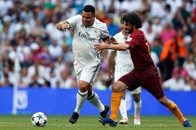 Ronaldo vs Damiano Tommasi (c) Real Madrid
