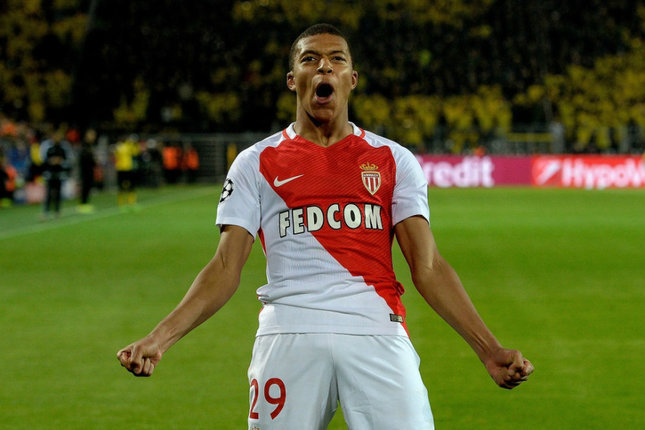 Kylian Mbappe (c) AFP