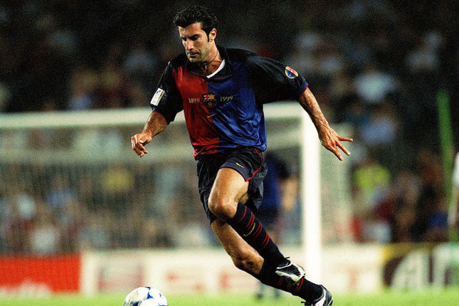 Mengapa Luis Figo Menjadi Musuh Abadi Barcelona?