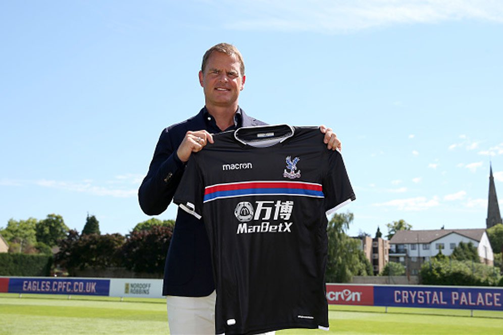Foto: De Boer Diperkenalkan Sebagai Manajer Palace