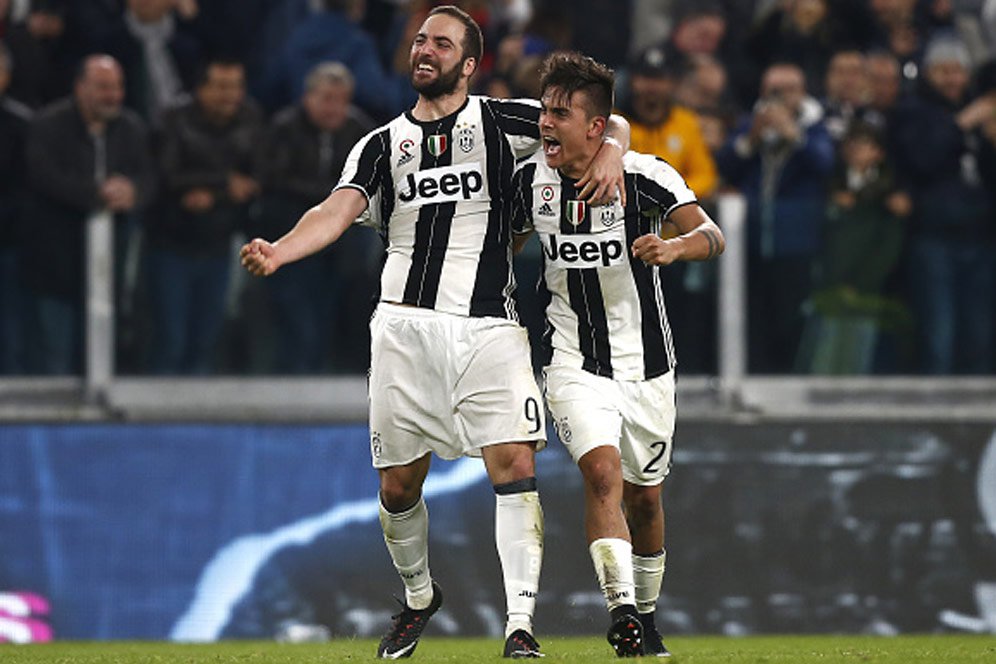 Higuain Desak Dybala Bertahan di Juve