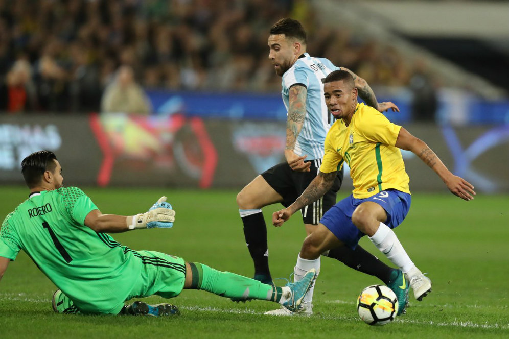 Gabriel Jesus Tak Simpan Dendam Pada Otamendi