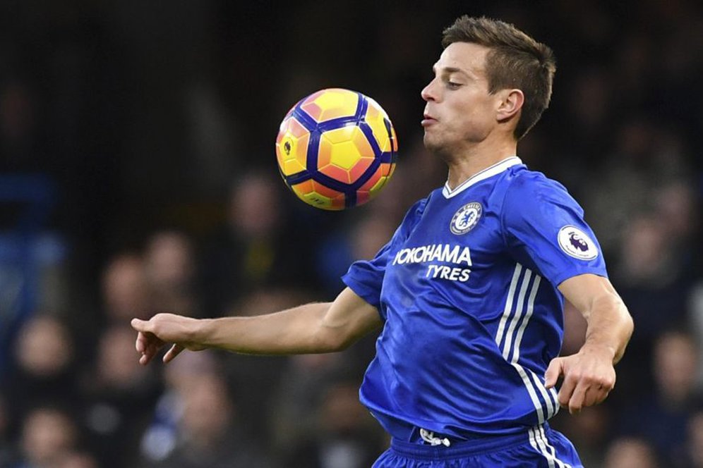 Barcelona Upayakan Azpilicueta ke Camp Nou