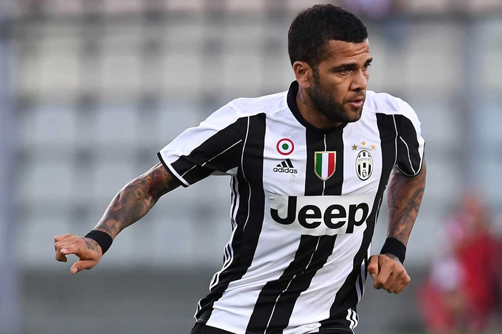 Juventus Pastikan Lepas Gratis Dani Alves