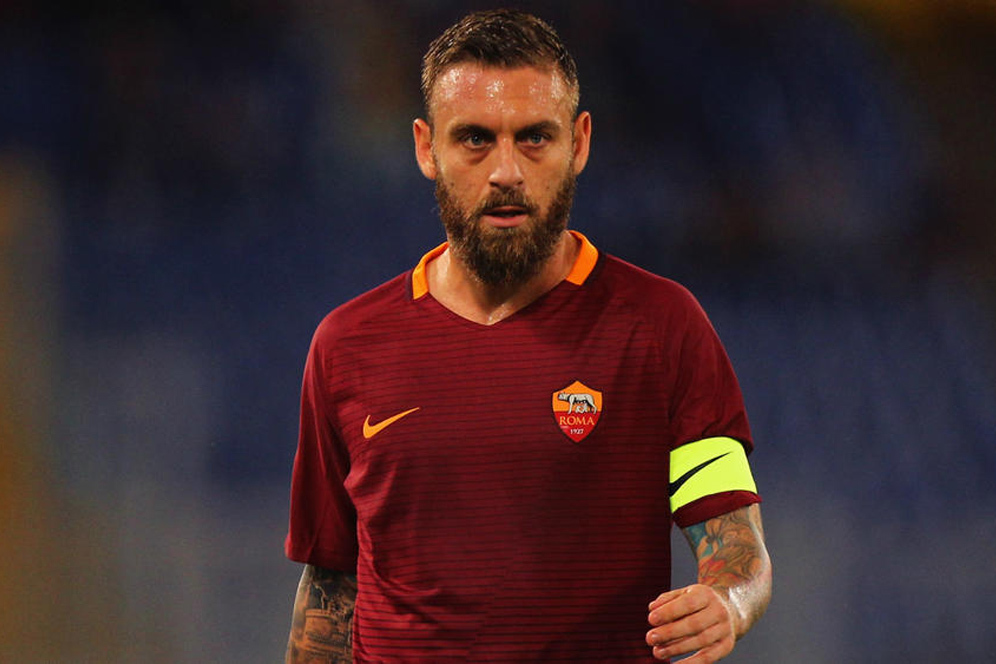 De Rossi Lega Tak Usah Hadapi Ibrahimovic