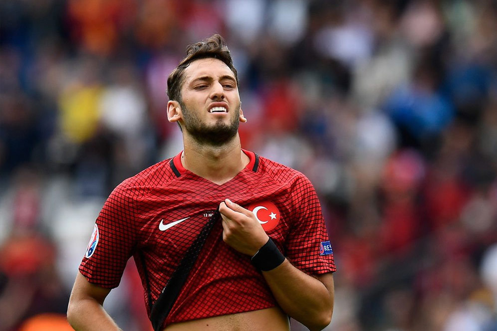 Lazio Ganggu Chelsea dan Arsenal Untuk Dapatkan Calhanoglu?