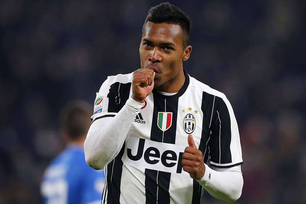 Chelsea Akan Lamar Alex Sandro di Juventus