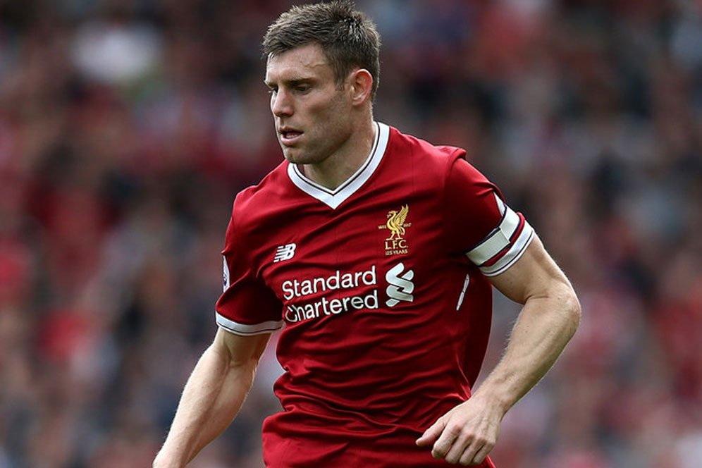 Bosan Menganggur, James Milner Pilih Bersihkan Batu Kerikil