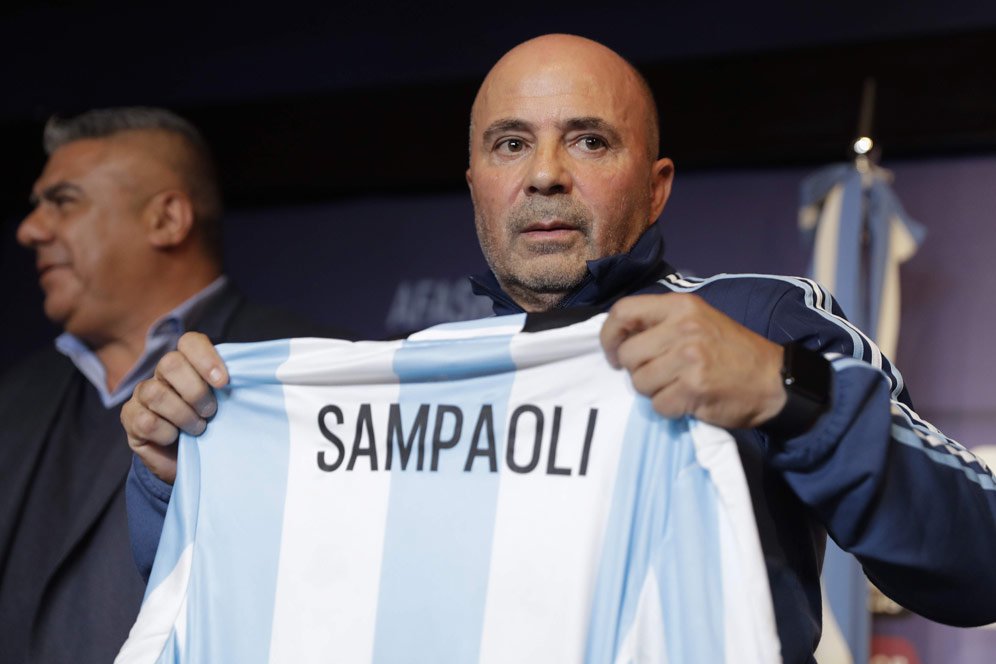 Kiper Timnas Argentina Bela Sampaoli dari Kritik Maradona