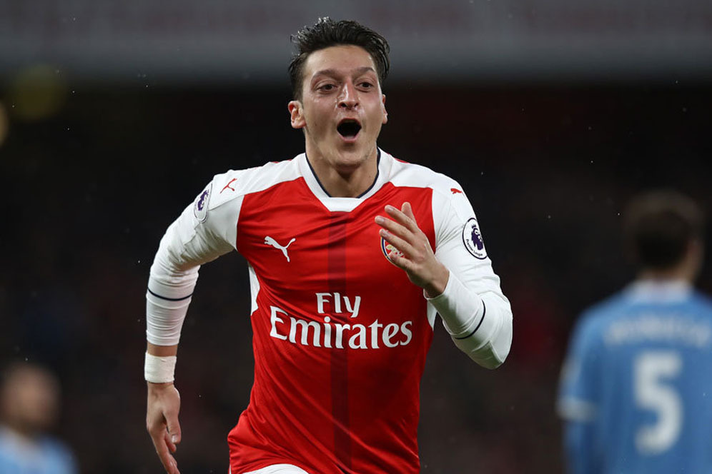 Ozil Tak Pantas Dapat Kontrak Baru di Arsenal