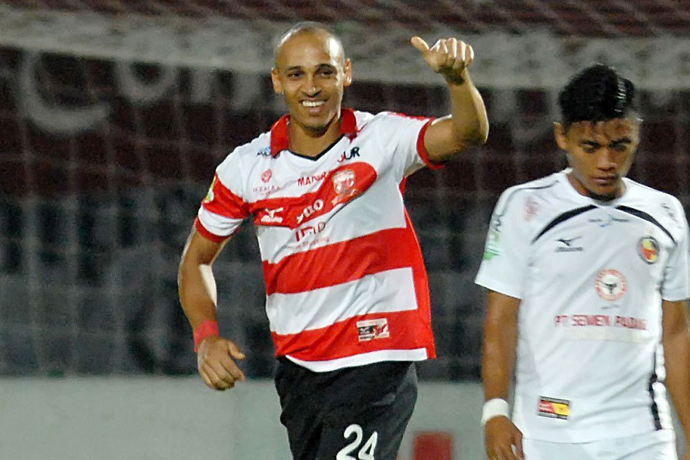 Jamu Arema, Madura United Tanpa Peter Odemwingie