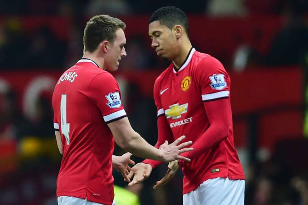 Tak Cuma Smalling, Wenger Juga Minati Phil Jones