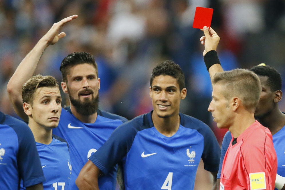 Southgate Soal Varane Yang Jadi 'Korban' VAR Southgate Soal Varane Yang Jadi 'Korban' VAR