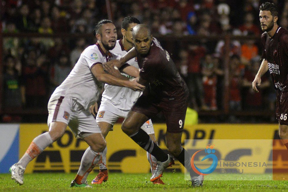 Penalti Reinaldo Elias Bawa PSM Makassar ke Puncak Klasemen