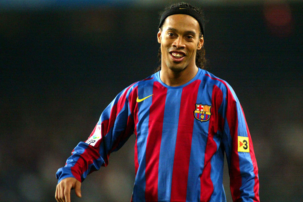 Ronaldinho Akan Kembali Kenakan Seragam Barcelona