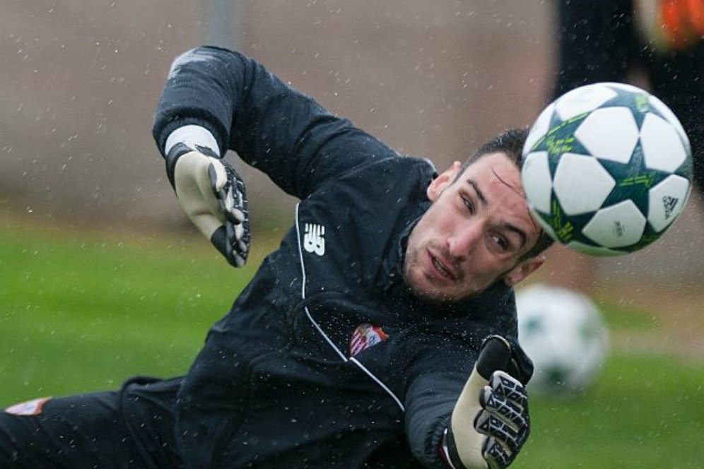Liverpool Siapkan 12 Juta Euro untuk Kiper Sevilla Liverpool Siapkan 12 Juta Euro untuk Kiper Sevilla