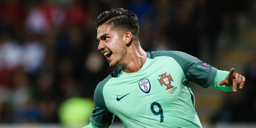 Barca Sempat Amati Andre Silva di Derby Milan