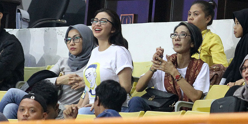 Ariel Tatum Ketagihan Nonton di Stadion