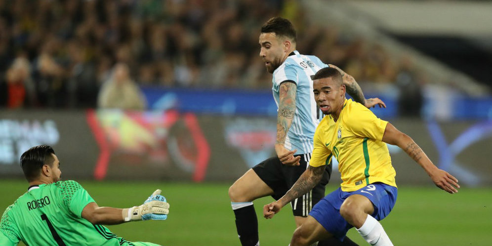 Gabriel Jesus Tak Simpan Dendam Pada Otamendi