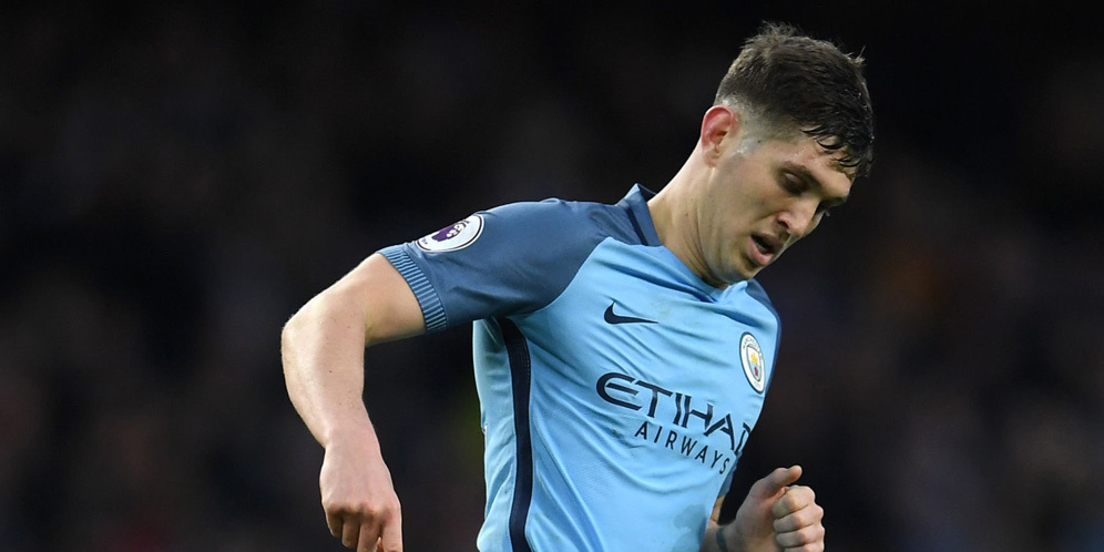 Bos Inggris Anggap Stones Mirip Pique dan Boateng