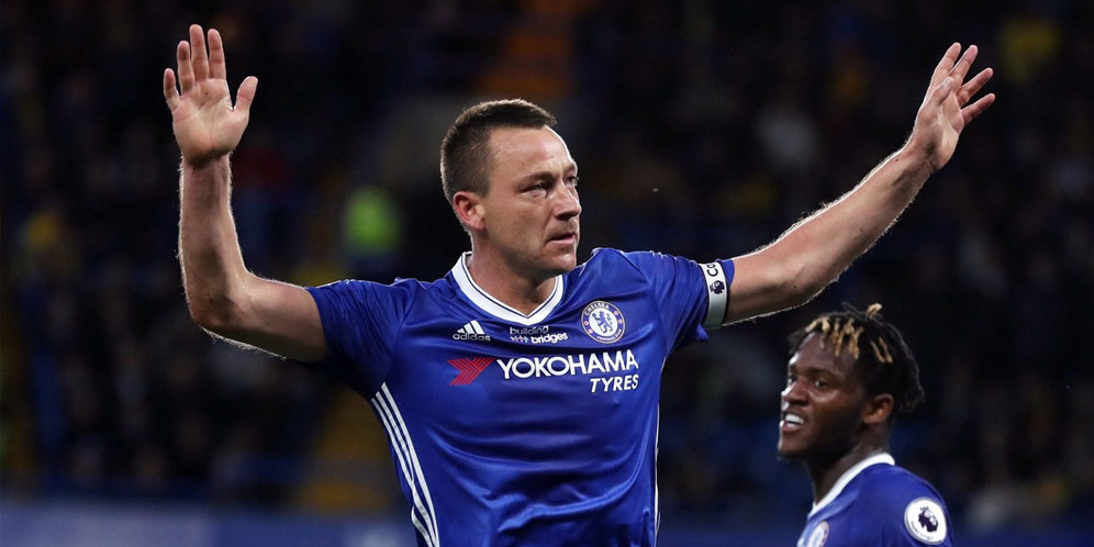 Terry Pertimbangkan Main di Luar Inggris