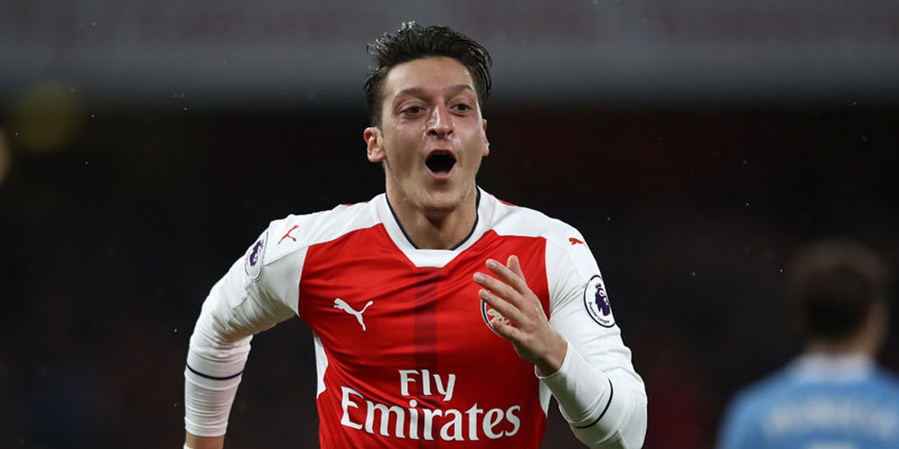 Ozil Akan Biarkan Kontraknya Habis demi Pindah ke MU