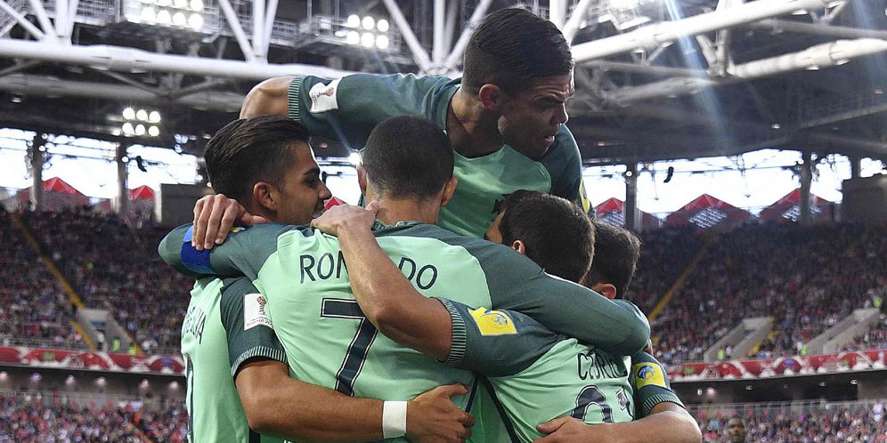 Portugal merayakan gol Cristiano Ronaldo
