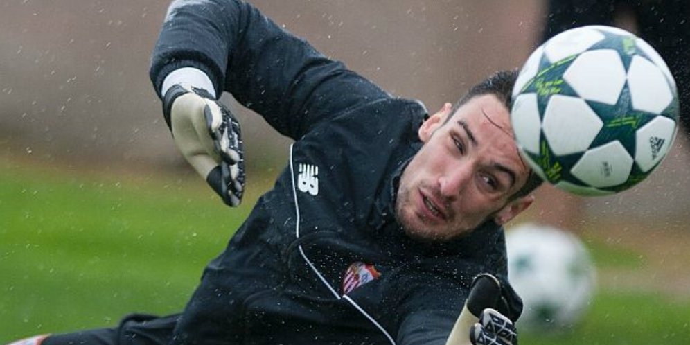 Liverpool Siapkan 12 Juta Euro untuk Kiper Sevilla